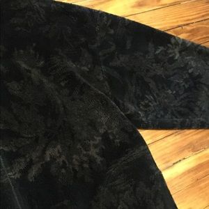 Black/Leaf Winter Fleece